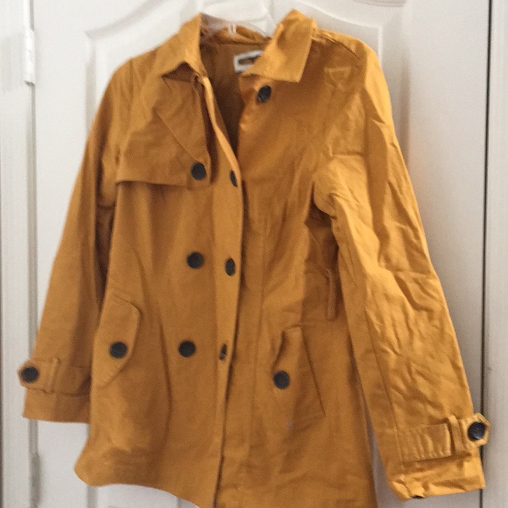 FINAL MARKDOWN Ladies trench coat small petite